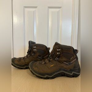 KEEN Durand II Mid Waterproof Hiking Boots for Men Brown size EU 41/US 8.5